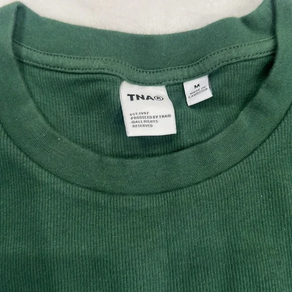 TNA NEW WITH TAGS emerald green BABY HIP short sleeve tshirt so.e medium. - Picture 4 of 5